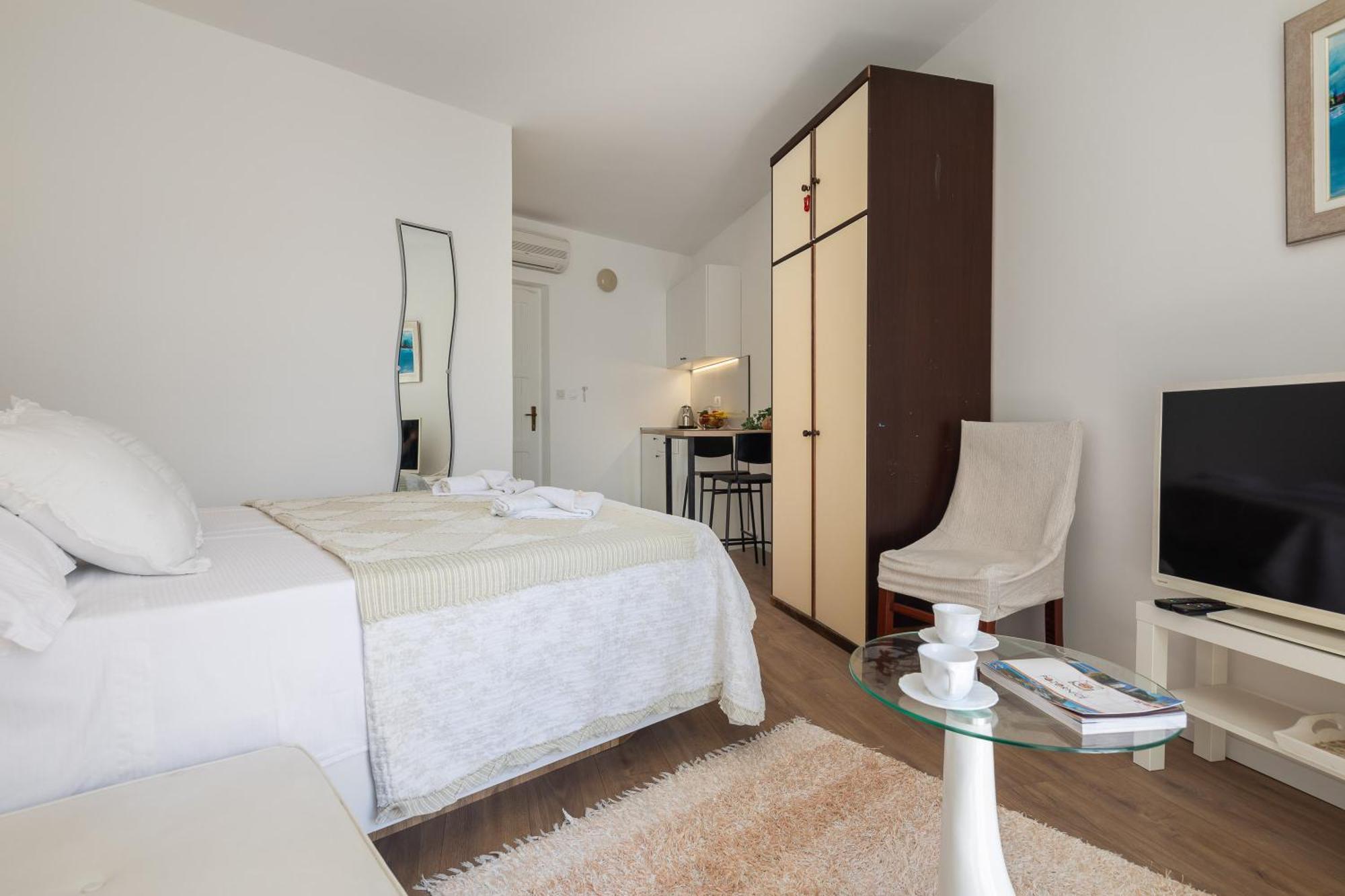 Caleta Seaview Suites II - Pool & Jacuzzi Локва Рогозница Екстериор снимка