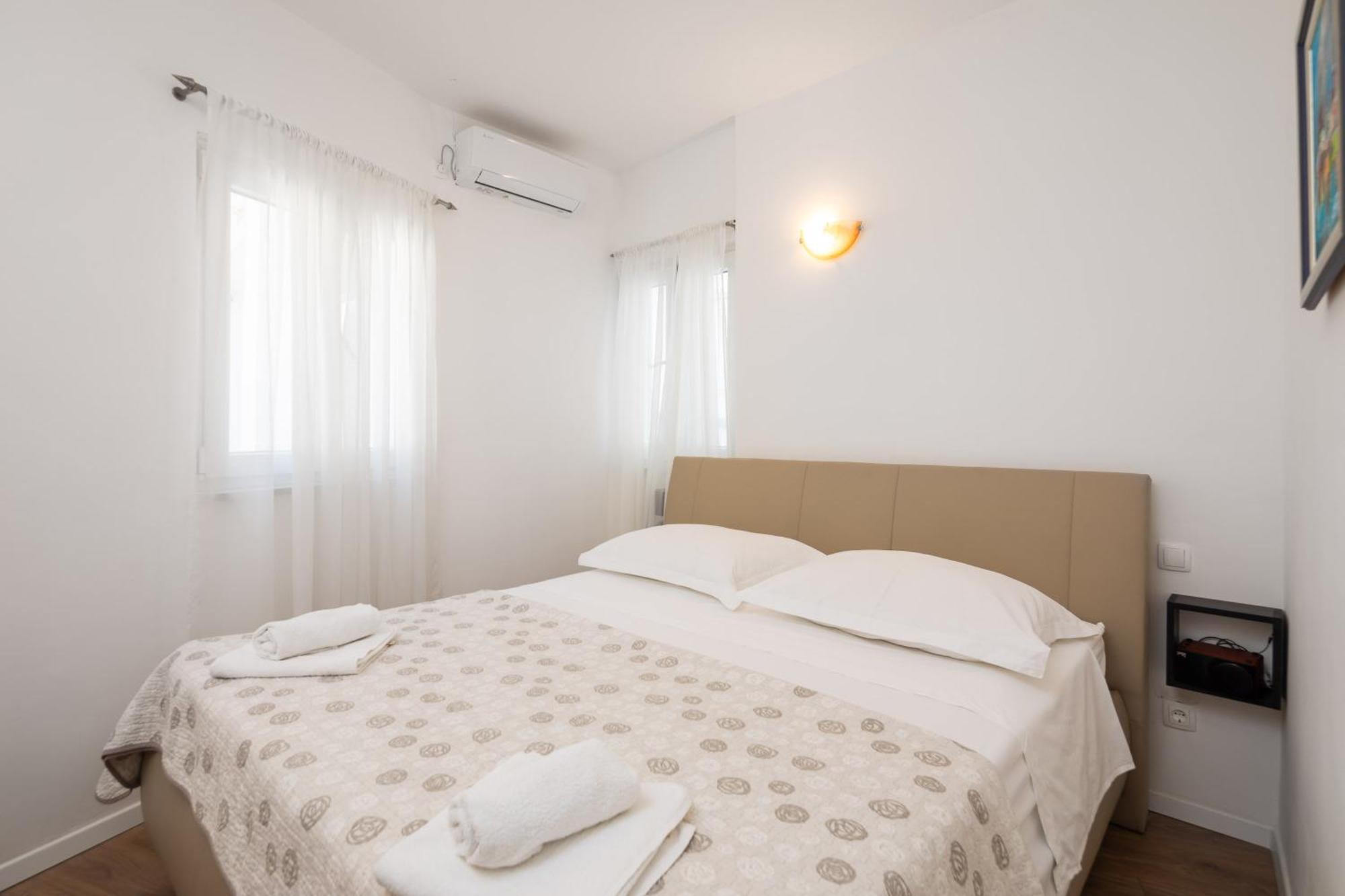 Caleta Seaview Suites II - Pool & Jacuzzi Локва Рогозница Екстериор снимка